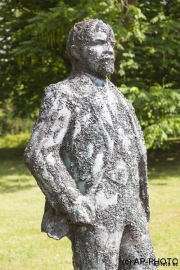 Arman; Sic transit gloria mundi, 1997