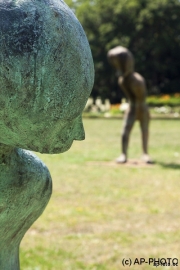 Visch, Henk; Five ladies and a gentleman in the colony club, 201