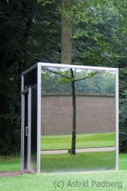 Dan Graham, Two adjacent pavilions, 1978/2001