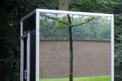 Dan Graham, Two adjacent pavilions, 1978/2001